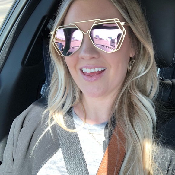 Meet your Posher, Anna - Picture 1 of 2